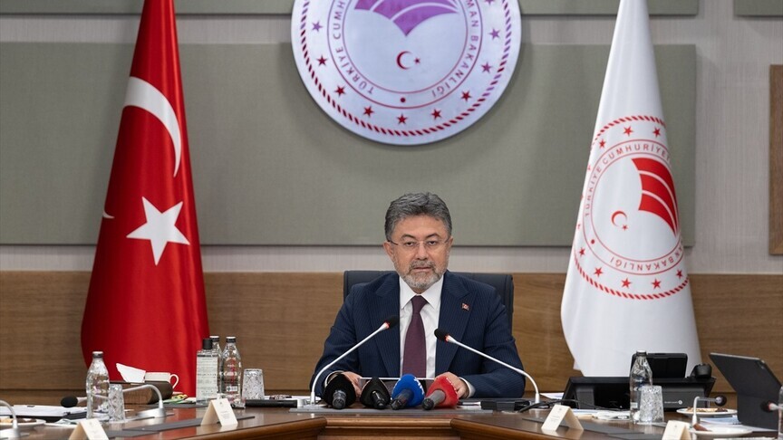 Van Gölü çevresinde yapılan yeni yatırımlarla ekoturizm potansiyeli artırılacak. Bakan
