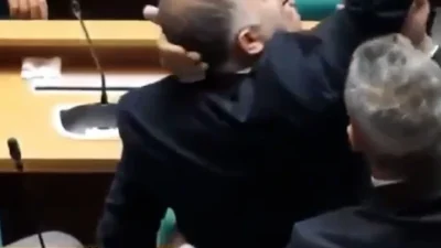 Üsküdar'da yaşanan olay, siyasi tansiyonun ne denli yükseldiğini bir kez