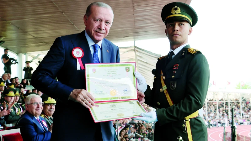 Cumhurbaşkanı Erdoğan, yeni mezun teğmenlere seslenerek ordudaki ihanetleri temizlediklerini vurguladı.