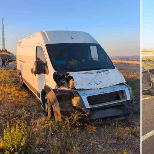 Yozgat'ta meydana gelen kazada, otomobilin minibüsle çarpışması sonucu iki kişi