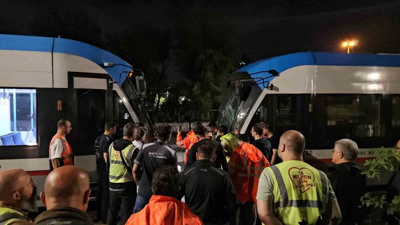 Zeytinburnu’nda tramvay kazası sonrası 11 kişinin yaralandığı olayda, tramvaylar kaldırıldı