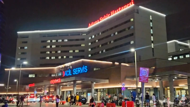 Adana'da evde başından vurulmuş halde bulunan 6 yaşındaki çocuk, hastanede
