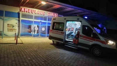 Adıyaman'da bir baba, oğlu tarafından sırtından bıçaklanarak hastaneye kaldırıldı. Olayla