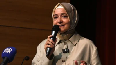 AK Parti Genel Başkan Yardımcısı Fatma Betül Sayan Kaya, fon