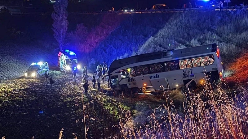 Amasya'da meydana gelen otobüs kazasında 24 kişi yaralanarak hastanelere kaldırıldı.