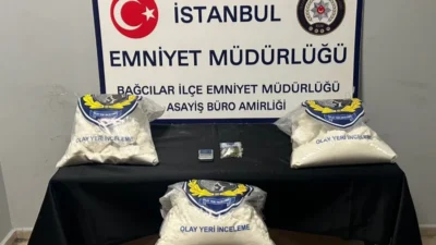 Bağcılar'da düzenlenen uyuşturucu operasyonunda, sentetik ecza hapı üretimi için kullanılan