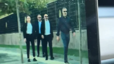 Sürücü, Hakan Fidan'ı yürüyüş yaparken görünce sosyal medya üzerinden eğlenceli
