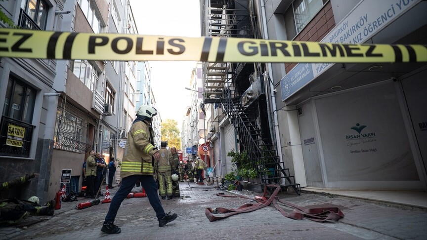 İstanbul Bakırköy'de bir otelde meydana gelen yangında 12 kişi yaralanarak