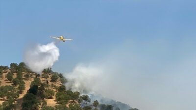 Balıkesir'de meydana gelen orman yangınına, 4 uçak ve 4 helikopterle