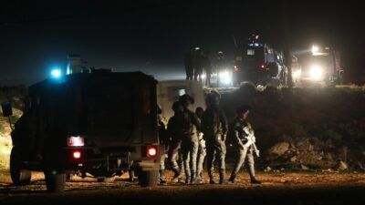 İsrail ordusu Batı Şeria'da düzenlediği baskınlarda bir Filistinliyi yaraladı, iki