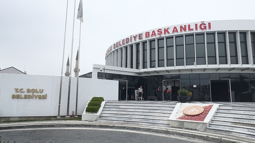 Bolu Belediyesi’nde araç kiralamalarında usulsüzlük iddiaları nedeniyle 22 zanlı hakkında