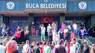 Buca'da çalışan 80'e yakın işçi, 7 aydır maaş alamıyor. İşçilerin