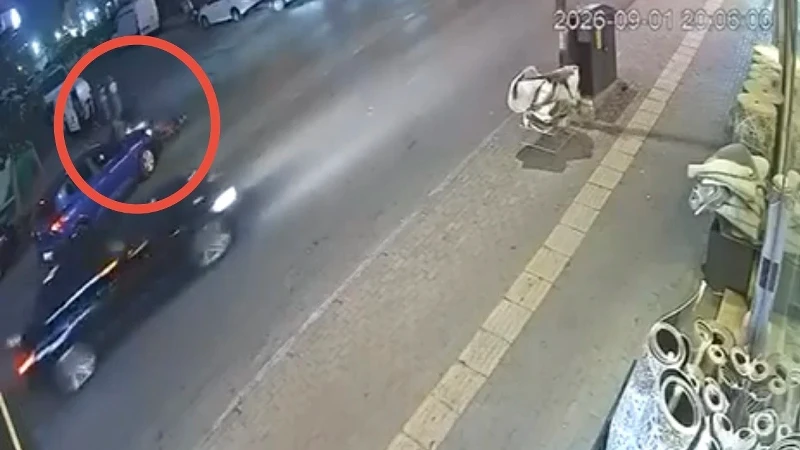 Bursa'da bir motokurye, otomobilin aniden yola çıkması sonucu kaza geçirdi.