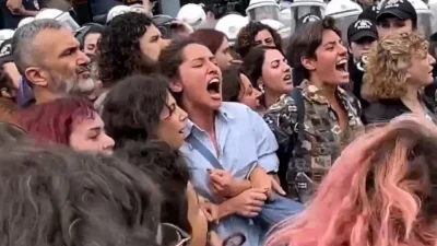 LGBT bireyler, Çağlayan Adliyesi önünde gözaltına alınanlara destek vermek amacıyla
