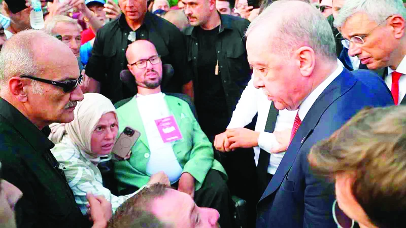 Cumhurbaşkanı Erdoğan, Samsun'daki programında engelli bireyle duygu dolu bir an