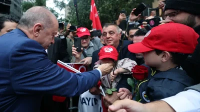 Cumhurbaşkanı Erdoğan, New York'taki Türk Evi'nde vatandaşların yoğun ilgisiyle karşılaştı.