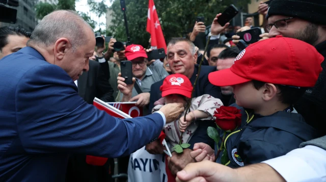 Cumhurbaşkanı Erdoğan, New York'taki Türk Evi'nde vatandaşların yoğun ilgisiyle karşılaştı.