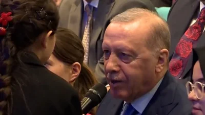 Cumhurbaşkanı Erdoğan, yeni eğitim döneminin açılışında çocuklarla 'Çay elinden öteye'