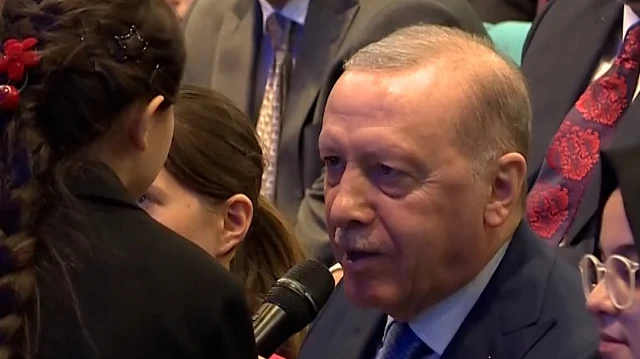 Cumhurbaşkanı Erdoğan, yeni eğitim döneminin açılışında çocuklarla 'Çay elinden öteye'