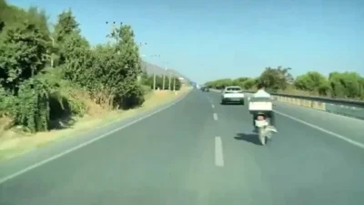 Denizli-Afyonkarahisar yolunda meydana gelen olayda, sürücünün ani refleksi sayesinde büyük