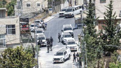 İsrail'in Doğu Kudüs'teki ses bombaları, yerel dükkanlarda büyük yangınlara yol