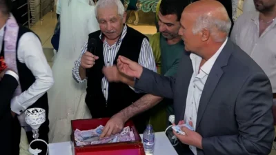 Düğünlerde çaldığı takılarla gündeme gelen Sinan E., marketten hırsızlık yaparken