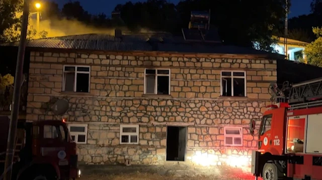 Elazığ'ın Karakoçan ilçesinde çıkan yangında bir karı koca hayatını kaybetti.