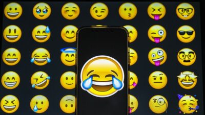 Emojiler, sosyal medyada evrensel bir iletişim aracı olarak öne çıkarken,