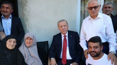 Cumhurbaşkanı Erdoğan, Rize'nin Güneysu ilçesindeki komşularıyla bir araya gelerek sıcak