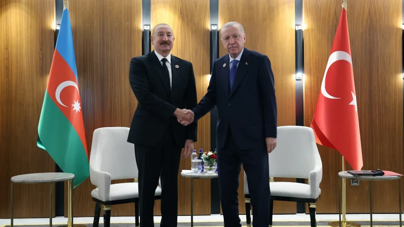 Cumhurbaşkanı Erdoğan, Kırgızistan'da Azerbaycan Cumhurbaşkanı Aliyev ile bir araya geldi.