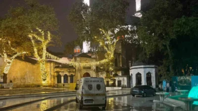 İstanbul Eyüpsultan Camii'nde namaz sırasında iki kişi arasında çıkan tartışma,