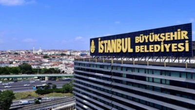 İstanbul Büyükşehir Belediyesi'nde usulsüzlük iddiaları nedeniyle 6 kişi tutuklandı. Soruşturma
