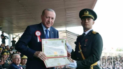 Kara Harp Okulu'nda birinci olan Ahmet Burak Değirmenci, İmam Hatip