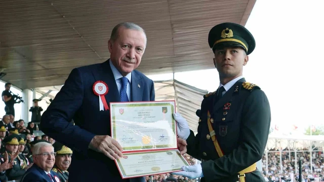 Kara Harp Okulu'nda birinci olan Ahmet Burak Değirmenci, İmam Hatip