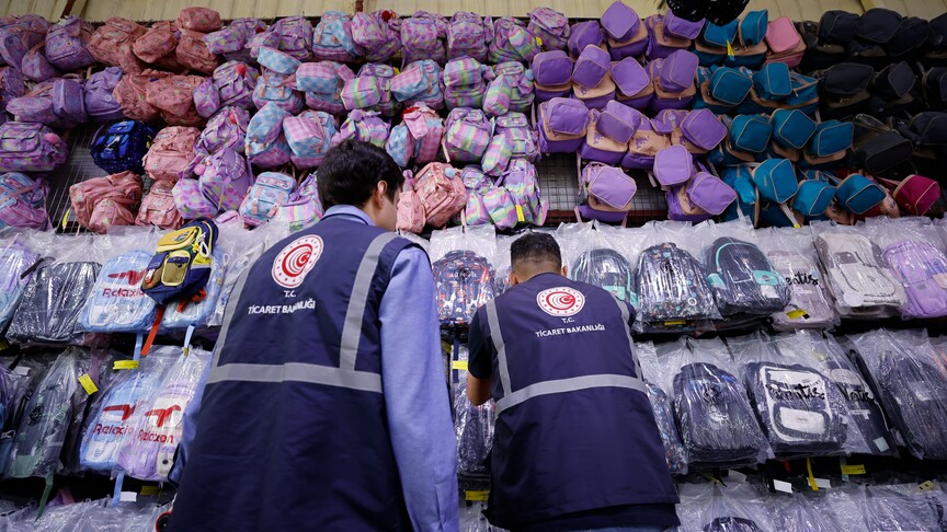 İstanbul'da kırtasiye ürünlerinin fiyatları ve güvenliği için denetimler sıklaştırıldı. Elde