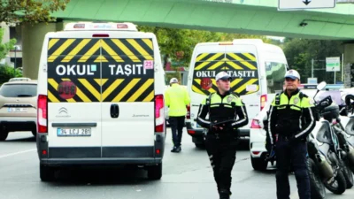 İstanbul'da yeni eğitim döneminin başlangıcı nedeniyle okullarda önemli bir trafik