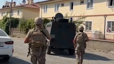 Kahramanmaraş'ta bir şüpheli, ailesini rehin almasının ardından yapılan operasyonla gözaltına