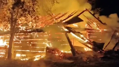 Kastamonu'da boş vaziyetteki bir samanlıkta çıkan yangın, itfaiye ekiplerinin müdahalesi