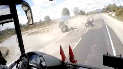Kastamonu'nun Taşköprü ilçesinde meydana gelen kazada bir traktör, ciple çarpışarak