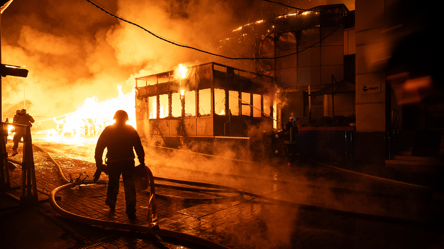 Kiev'de gerçekleşen hava saldırısında iki kişi yaşamını yitirirken, on kişi