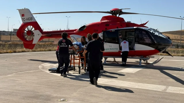 Kırıkkale'deki hastanelerde tedavi gören iki çocuk, acil durum nedeniyle hava