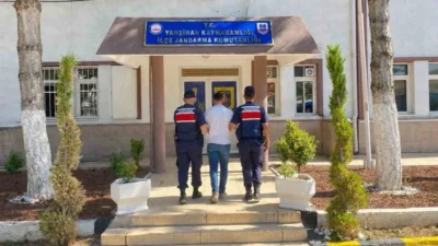 Kırıkkale’de gerçekleştirilen operasyonlarla uyuşturucu satıcıları ve hükümlüler yakalandı. Emniyet ve