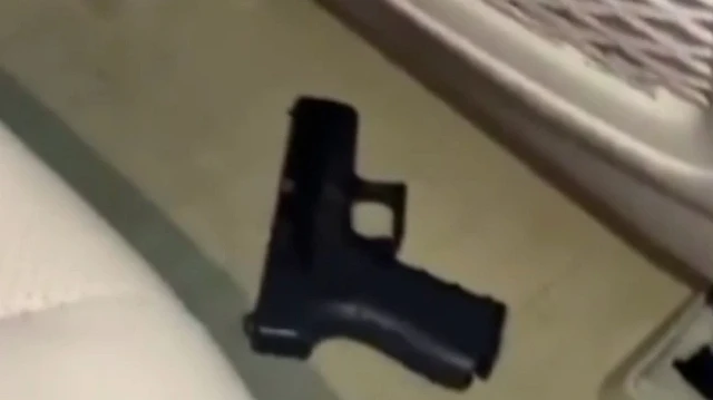 Küçükçekmece'de yapılan denetimlerde durdurulan araçta iki ruhsatsız tabanca ve çakar