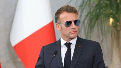 Macron, sosyal medyanın etkisiyle insanların içeriklere olan yaklaşımının değiştiğini belirterek,