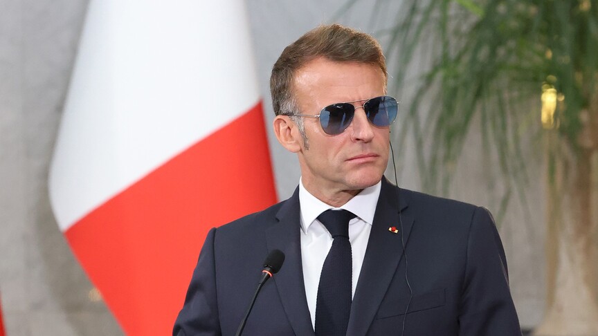 Macron, sosyal medyanın etkisiyle insanların içeriklere olan yaklaşımının değiştiğini belirterek,