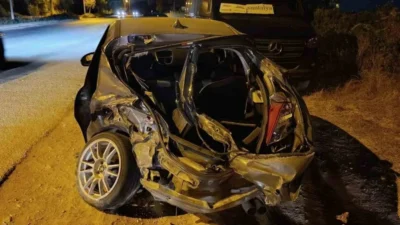 Manavgat'ta meydana gelen kazada, direksiyon hakimiyetini kaybeden otomobil sürücüsü yaralandı.