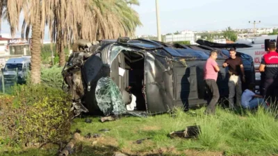 Antalya'nın Manavgat ilçesinde meydana gelen trafik kazasında 15 kişi yaralandı.