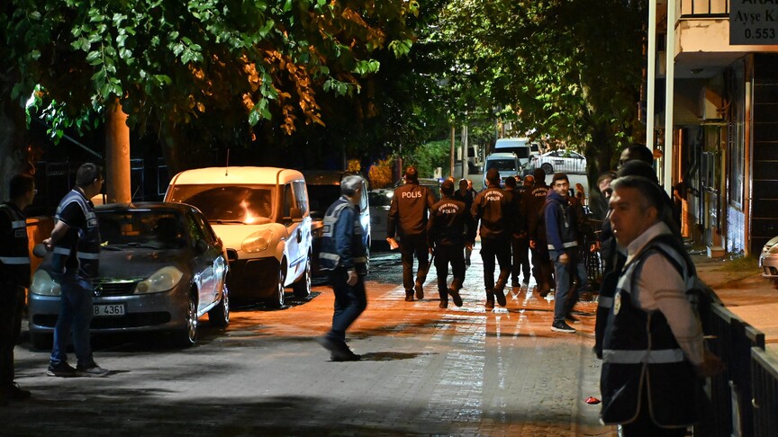 Manisa'da bir okulun yakınında gerçekleşen silahlı saldırının ardından gözaltına alınan