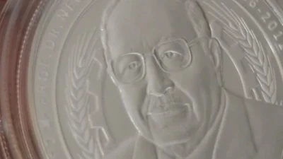 Darphane, merhum Başbakan Necmettin Erbakan anısına hatıra para basarak onun