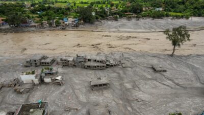 Nepal'de meydana gelen sel felaketinde hayatını kaybedenlerin sayısı 1355'e yükseldi;